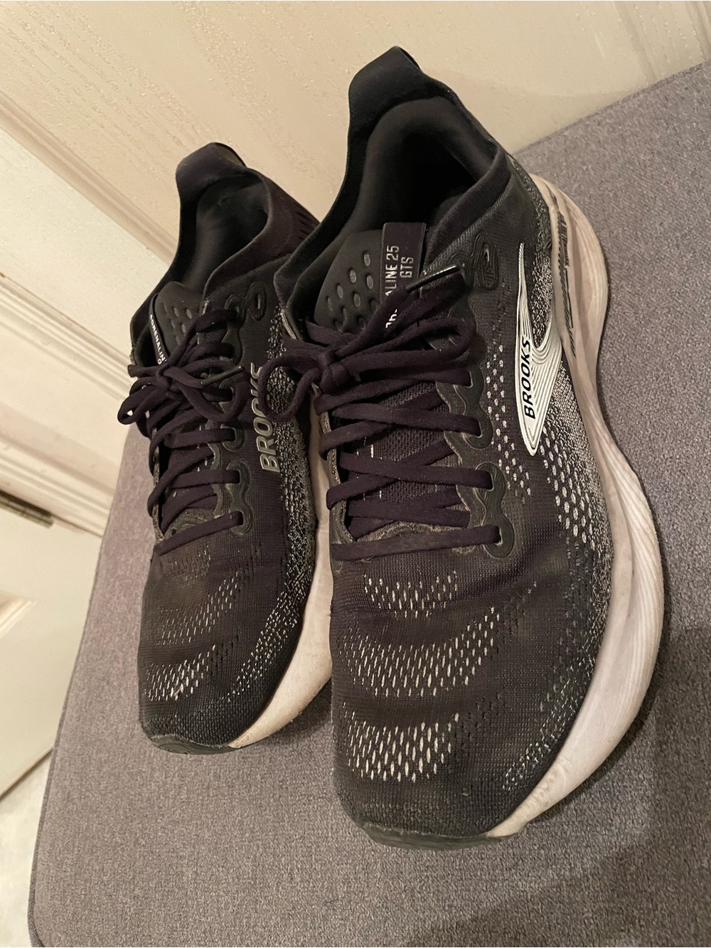 Brooks Men’s Black Athletic Running Shoes with White Accents